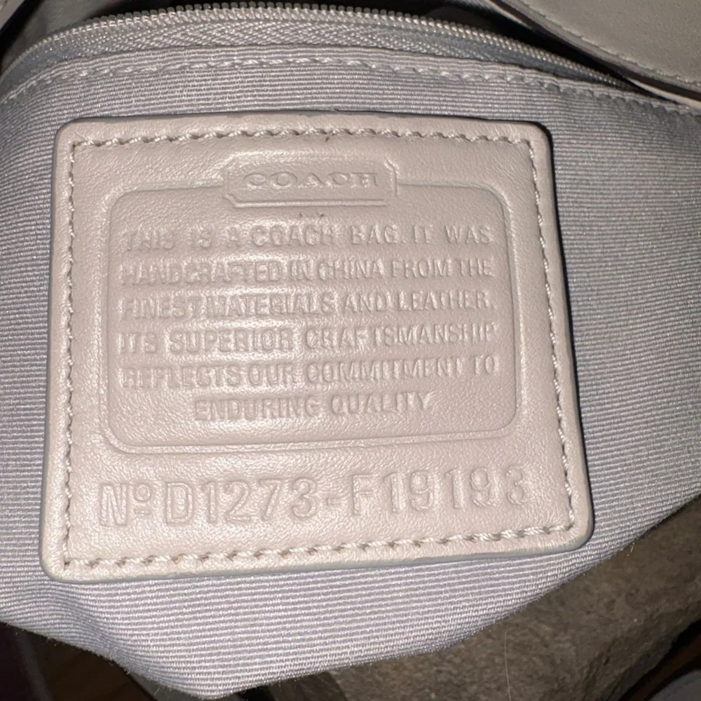 Soho Coach Gray and Cream soho bag - Picture 13 of 13